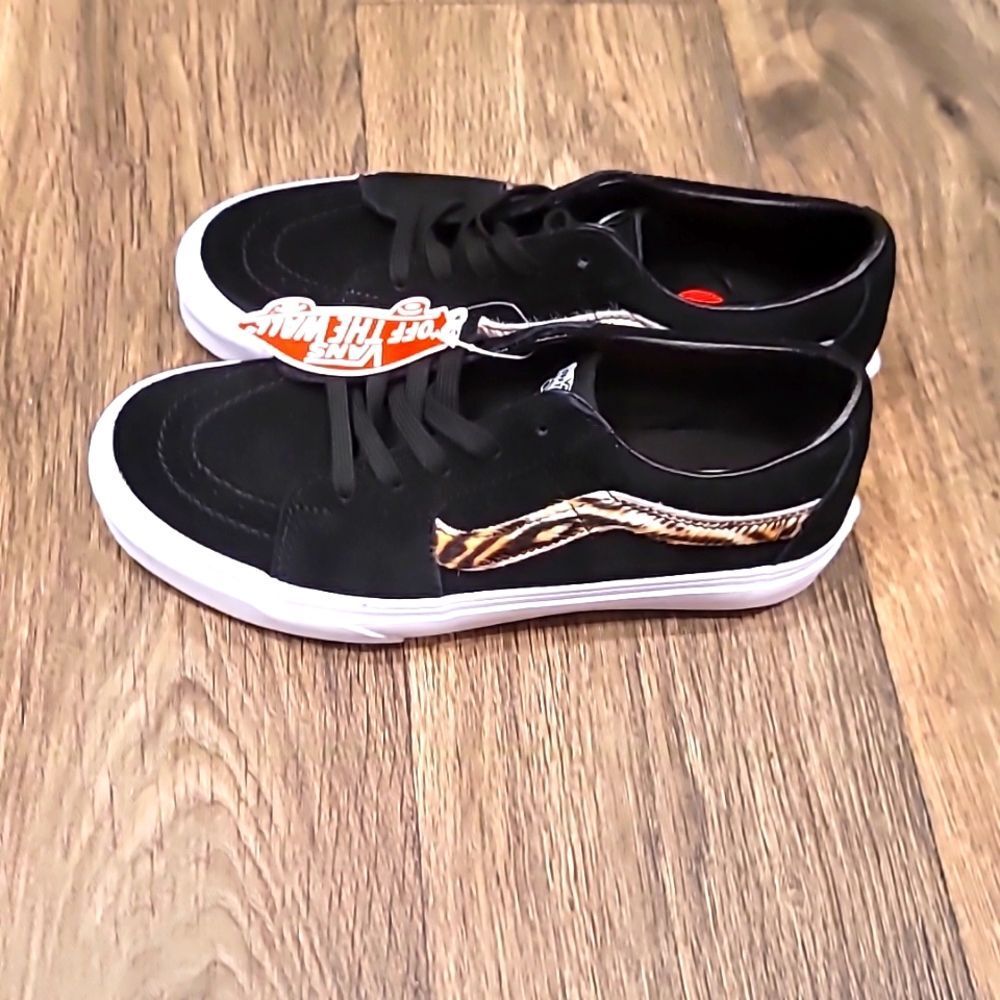 Vans Soft Suede SK8 Low Shoes - Picture 10 of 12